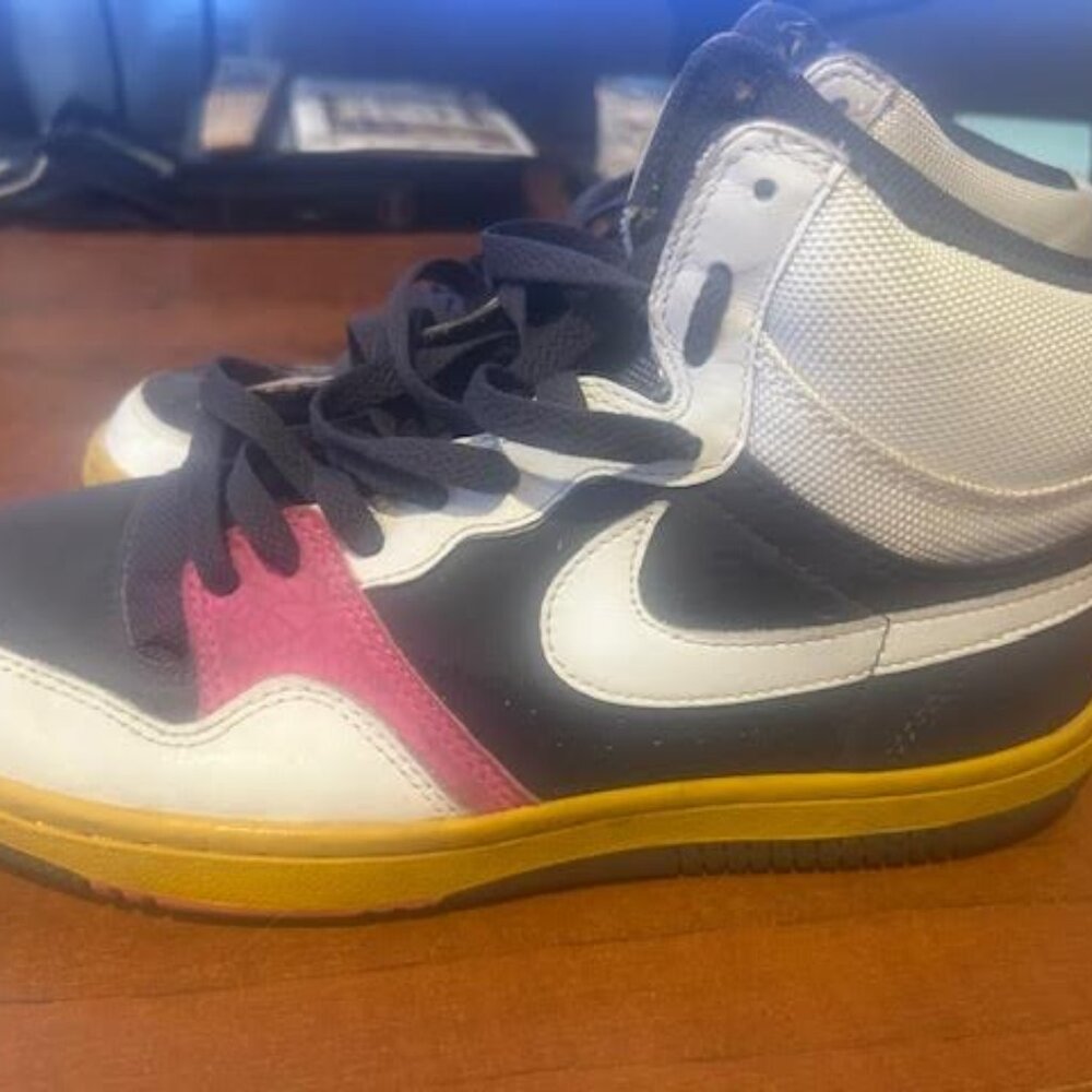 NIke Women's Court Force Sneaker Size 10